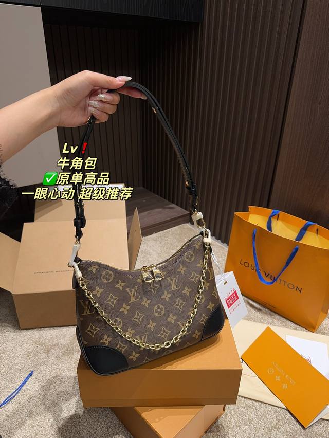 原单高品 全套包装尺寸27.18 Lv 牛角包 材质耐造耐磨 设计简约 包身轻便 日常造不心疼 黑色万年长青款 上身酷！时髦！