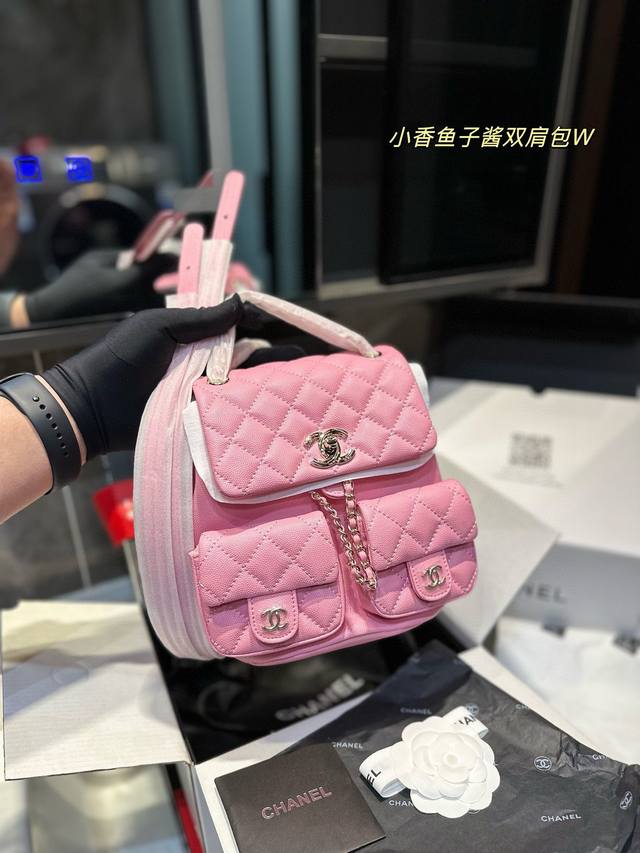 香奈儿chanel23p duma双肩包 口袋设计加上三个chanel双clogo整包很立体有型 尺寸21