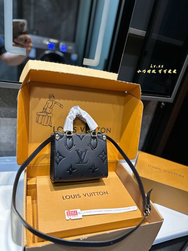 礼盒包装 LV Onthego 迷你丛林包 原单品质 Lv A B面喷绘 onthego妈咪袋 性价比之王这是一款超赞的包型，灵感来自于恶搞Lv的街头品牌，曾经