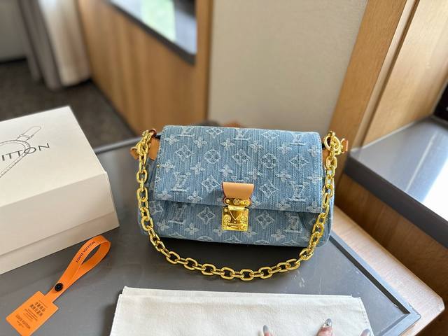 折叠礼盒包装 LOUIS VUITTON Favorite 饺子包 非常低调耐看 全皮质感满满 多种背法 可盐可甜 尺寸23 14cm