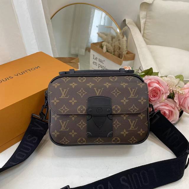 折叠礼盒Louis Vuitton 路易威登 独家实拍 本款M46688 S Lock 邮差包M58489压花 M45806 黑花M45806黑色 M45836