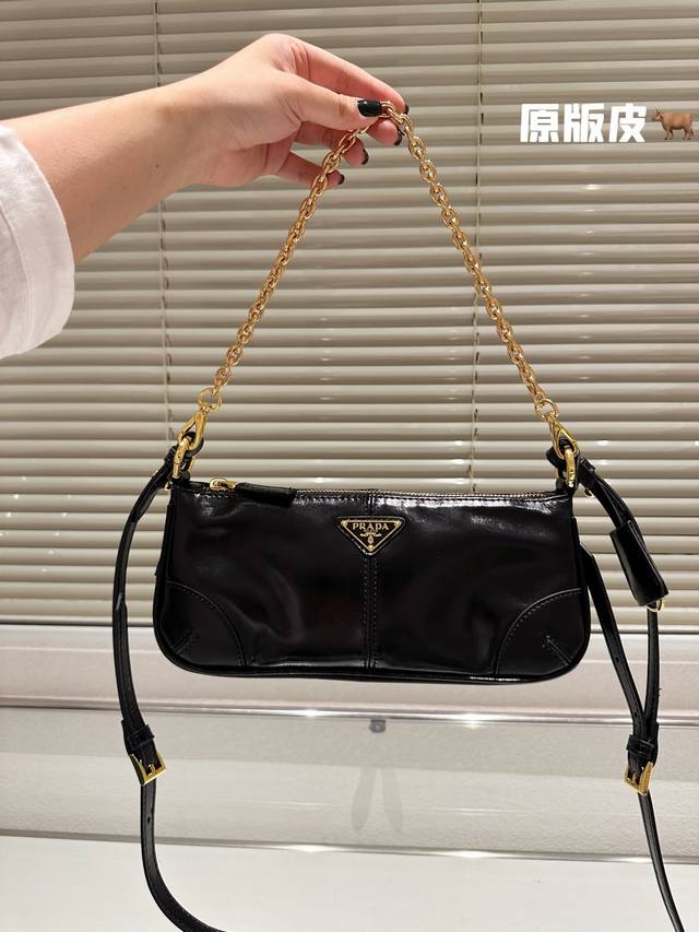 size: 27cm Prada hobo中古腋下包 皮质肩带更复古硬挺一些 多了一份随意和简单，完全的时尚百搭！ - 点击图像关闭