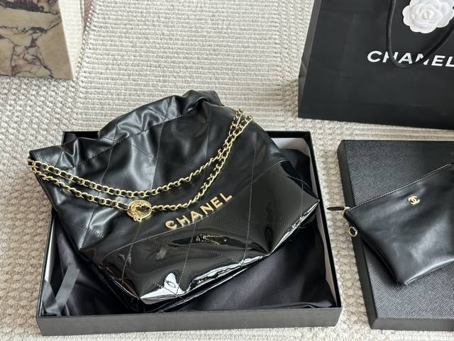 配盒 新款拼接垃圾袋 size：35cm Chanel 千呼万唤的22bag 今年火遍全网的垃圾袋 不多说啦直接上现货 搜索 小香家 垃圾袋