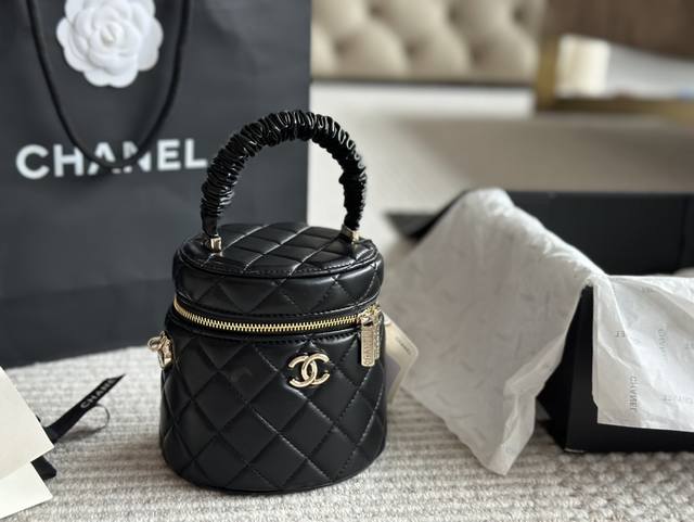 折叠盒 CHANEL 香奈儿22s 手提肥肠小水桶 Size:13*14cm 内里有小镜子 随时随地美美哒