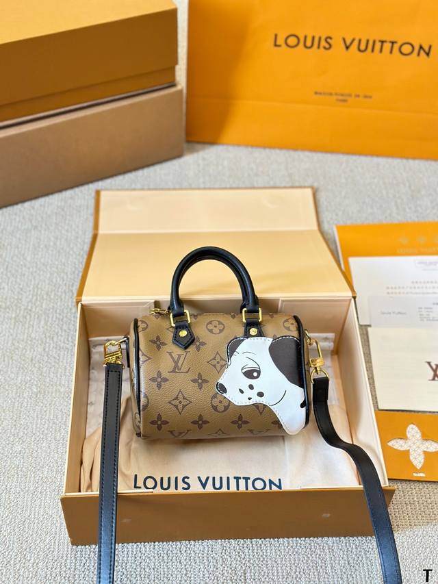 孙一细联名 LV Speedy 18cm 枕头包 LV 新款系列 枕头包 手袋,全网首发 LV Speedy nano 枕头包这款Retiro 手袋以标志性 经