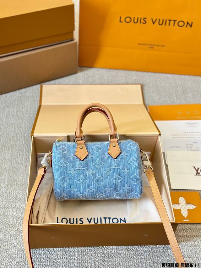 牛仔 LV Speedy 18cm 枕头包 LV 新款系列 枕头包 手袋,全网首发 LV Speedy nano 枕头包这款Retiro 手袋以标志性 经典永恒