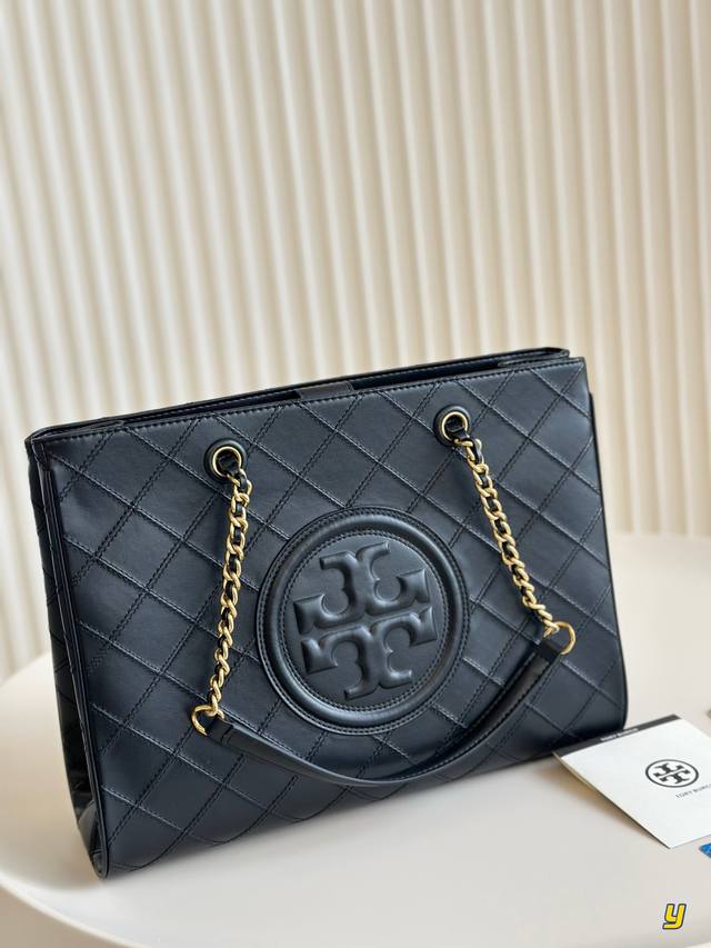 新款Fleming托特 ToryBurch #日常碎片PLOG 可盐可甜，休闲淑女都可搭＃气质淑女穿搭容量大，百搭＃通勤包包＃职场通勤穿搭＃尺寸35*27