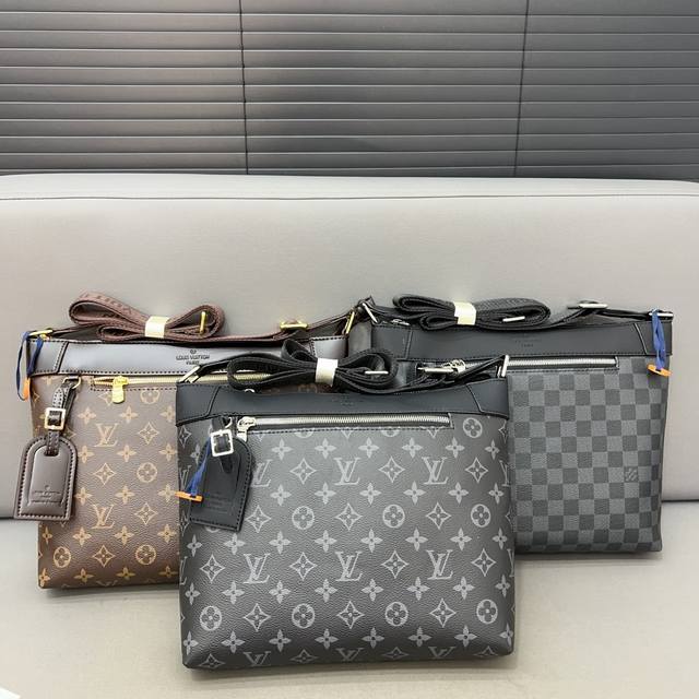 LouisVuitton 路易威登 MICK小号手袋 印花邮差包 男士斜挎包 采用原厂材质 规格:33.25 cm