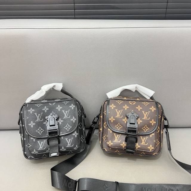 Louisvuitton 路易威登 Trail QUEST 翻盖邮差包 单肩包斜挎包 采用精湛镶嵌细工 经典百搭 实物拍摄 原厂原版面料 配送防尘袋 18 x