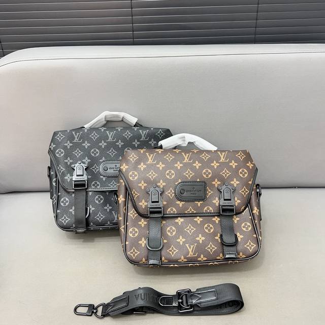 Louisvuitton 路易威登 Trail QUEST 翻盖邮差包 单肩包斜挎包 采用精湛镶嵌细工 经典百搭 实物拍摄 原厂原版面料 配送防尘袋 30 x