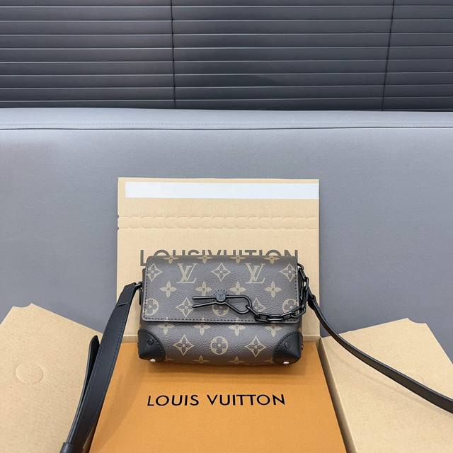 LouisVuitton 路易威登 链条单肩包 STEAMER邮差包 斜挎包 男女通用采用精湛镶嵌细工，实物拍摄 原厂原版面料 礼盒 18 x 12 cm。