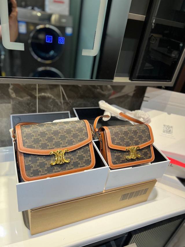 p大号 小号 折叠礼盒 CELINE 凯旋门老花豆腐包 CELINE TRIOMPHE BOX 中号凯旋门老花豆腐包~ 今年的Celine女孩都在买什么 Tri