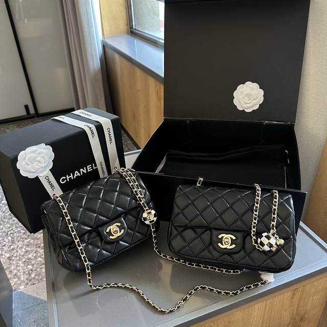 折叠礼盒 香奈儿 Chanel 新品 方胖子 四季爆款 全新方胖子链条包优质羊皮 手感超级好 原版五金 超级大牌 以华丽高贵的外形成为当下最炙手可热之作人手必备