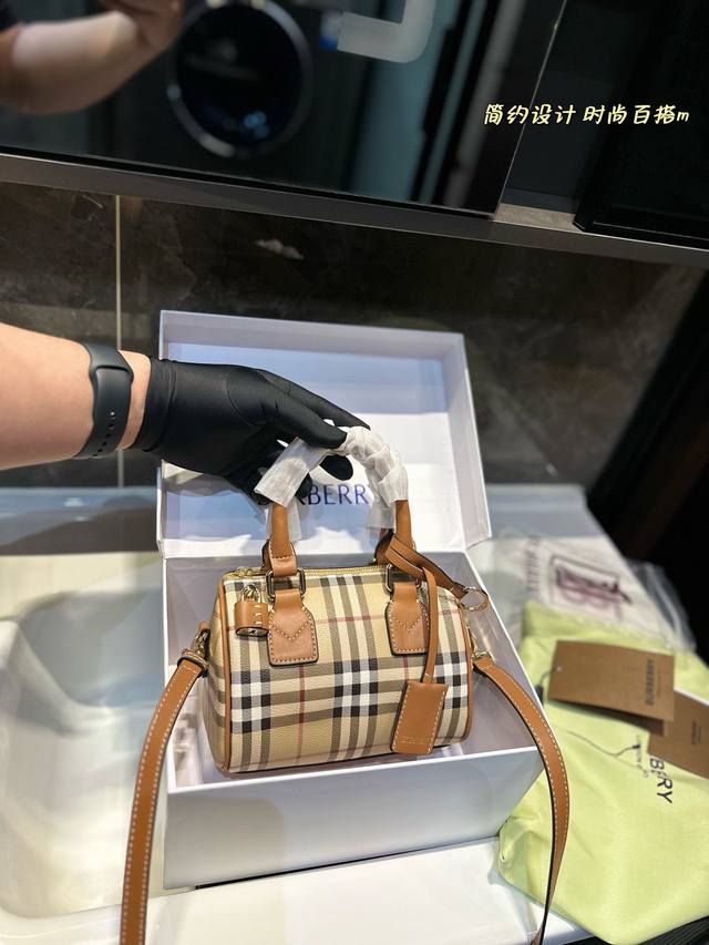 礼盒包装 Burberry战马格波士顿中古包小枕头手提包目burberry博柏利一堆可可开爱爱的枕头包来啦 最小的20Cm称作迷你号 Mini 战马波士顿最难搞