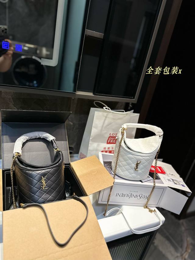 折叠飞机礼盒 Size：17*19Cm Ysl Gaby Bucket薯条包 菱形绗缝的薯条包 可手拎可肩背 很有趣味性~造型感满满！