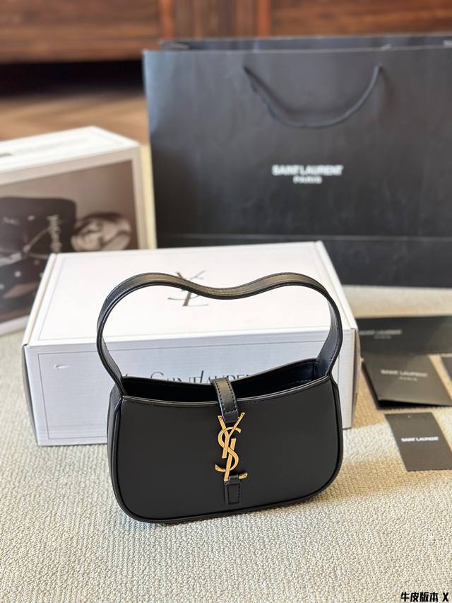 复刻版 牛皮 Mini Ysl Hobomini 5A7腋下包 Ysl家这款hobo 出新尺寸啦 简直是小个子姐妹的福音 经典 Ysl标志钩扣开合设计 小小的超