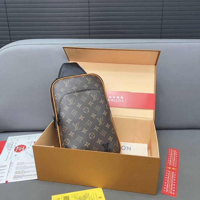 Louisvuitton 路易威登 Avenue系列胸包 斜挎包 男女通用单肩包 采用精湛镶嵌细工，经典百搭 实物拍摄 原厂原版面料 配送礼盒 防尘袋 32 X