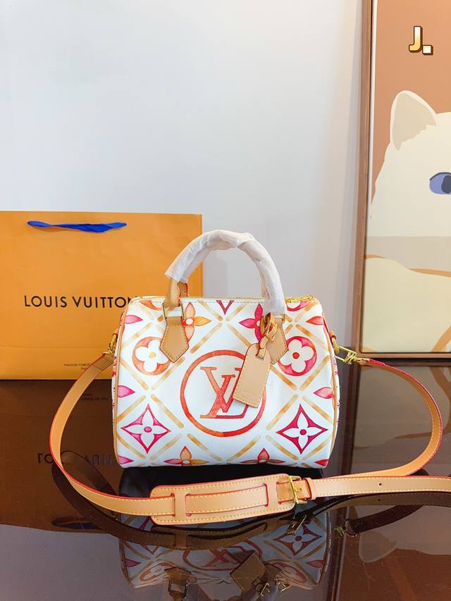 Lv Speedy 新款枕头包 这款retiro 手袋以标志性的lv老花面料制成，搭配奢华的饰边，经典永恒。优雅低调的外形设计和宽敞的包 全包对花.尺寸：25*