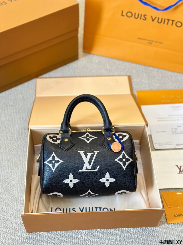 牛皮版本 Lv Speedy 20Cm枕头包 无论版型 内里和专柜毫无差别 真正原版复刻 内里可拆卸 火遍全球的爆款机场大包 机车女神包 明星同款 贵气而充满活