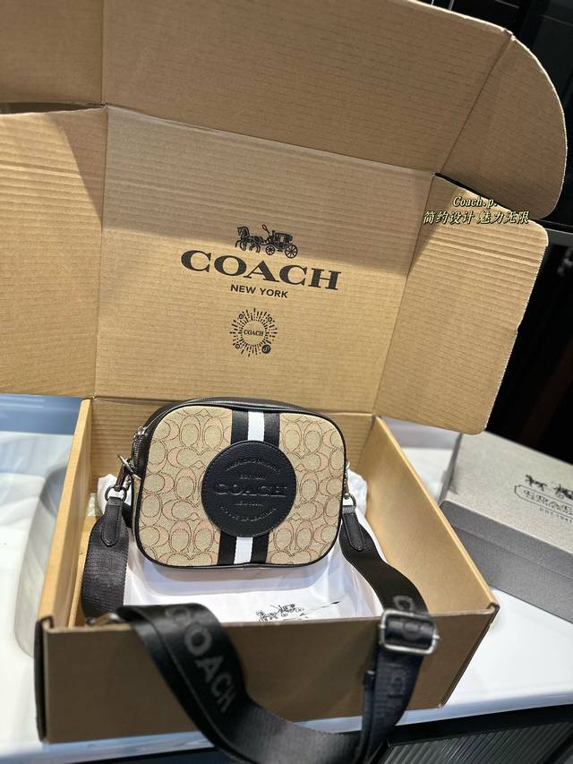 礼盒包装 Coach 蔻驰 Camera Bag 相机包 出货 专柜最新单肩斜挎包 专柜同步 最新款 超级实用的款式 多用款超级大牌 内衬logo时尚百搭款式