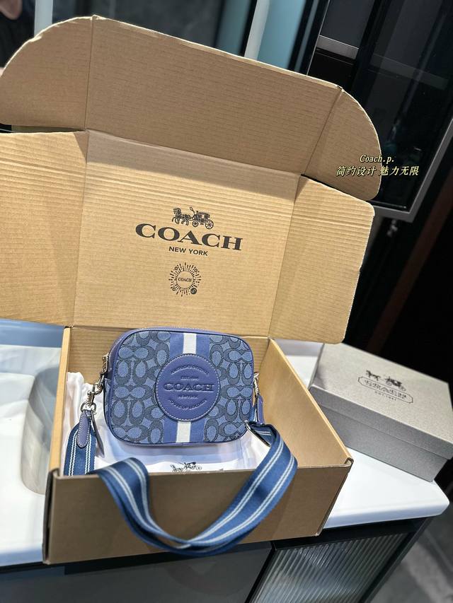 礼盒包装 Coach 蔻驰 Camera Bag 相机包 出货 专柜最新单肩斜挎包 专柜同步 最新款 超级实用的款式 多用款超级大牌 内衬logo时尚百搭款式