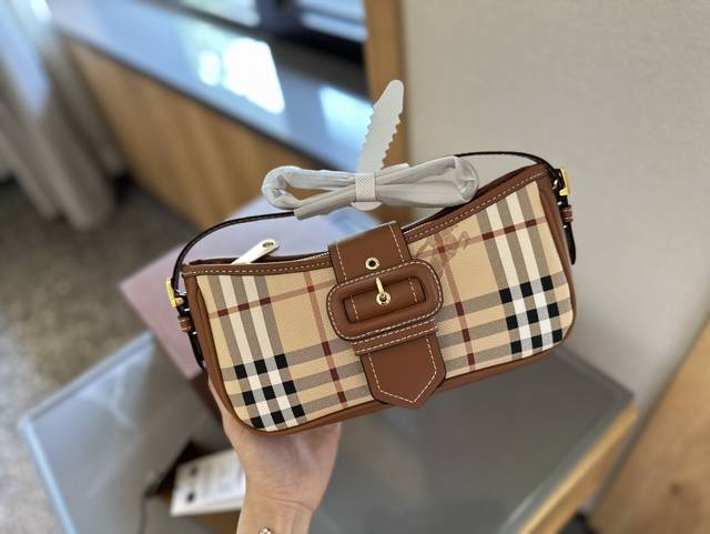 折叠礼盒包装 巴宝莉腋下包 Burberry 原单货 巴宝莉专柜最新款实用耐久的 配牛皮 四季必备 林心如等各大明星同款尺寸 24