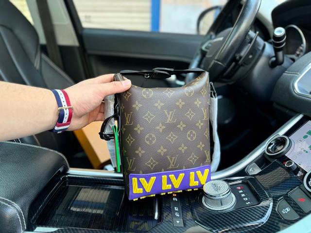 高端货 新款 “Louis Vuitton”Lv单肩包 路易威登薯条包 M57966 Louis Vuitton Cruiser 系列 Rubber 老花 帆布