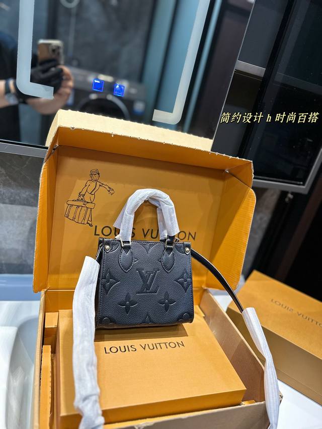 折叠礼盒 Lv Onthego 迷你丛林包 时尚托特包品质 Lv A B面喷绘 Onthego妈咪袋 性价比之王这是一款超赞的包型，灵感来自于恶搞lv的街头品牌