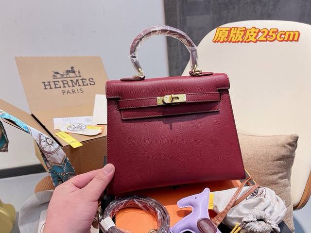 折叠礼盒 爱马仕上新hermès 牛皮凯莉包 高端质量 专柜最新款 明星同款 人手必备款 Hermès每个女孩的必备品 手提肩背 特别实用 送人自留都有面儿 高