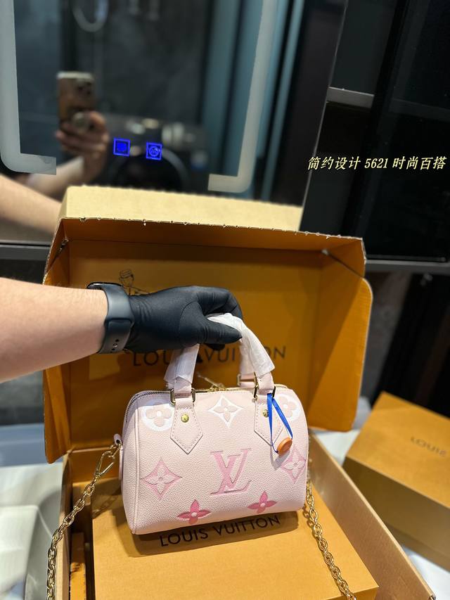 Lv Speedy 20Cm枕头包 无论版型 内里和专柜毫无差别 真正原版复刻 内里可拆卸 火遍全球的爆款机场大包 机车女神包 明星同款 贵气而充满活力的品牌设 - 点击图像关闭