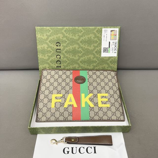 Gucci 古奇 印花手拿包 Gg印花手袋 手包 采用精湛镶嵌细工，实物拍摄 原厂原版面料 配送原版礼盒 18 X 29Cm。