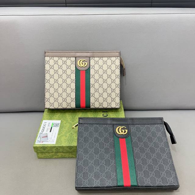 Gucci 古奇 Gg 洗漱包 手拿包 手包 采用精湛镶嵌细工，经典百搭 实物拍摄 原厂原版面料 配送防尘袋 礼盒 26 X 20 Cm。