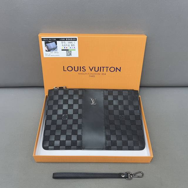 Louisvuitton 路易威登 压花牛皮手拿包男士手包 采用精湛镶嵌细工，实物拍摄 原厂原版面料 配送防尘袋 26 X 18 Cm。