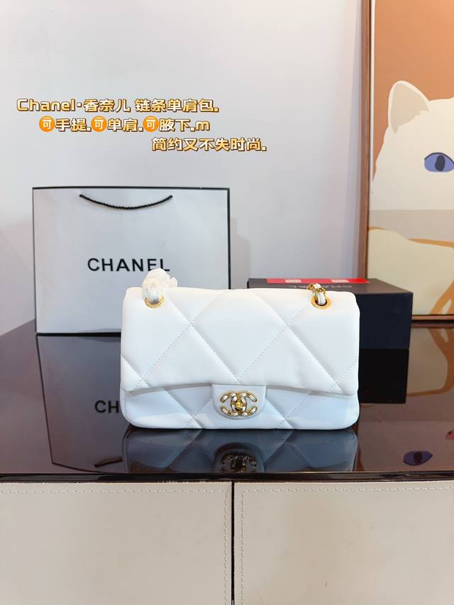 配礼盒. 香奈儿chanel 1Bag链条包 有型，能装，风格随意切换 年度最爱大包，有点飒，冷淡风 气场十足 高级满满尺寸：25*6*17Cm