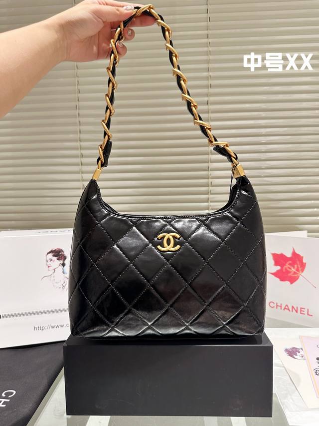 牛皮版本 中号 Chanel Hobo 斜挎包 慵懒随性又好背 2024最新 上身满满的惊喜 高级慵懒又随性 彻底心动的一只 Size：27.19Cm - 点击图像关闭