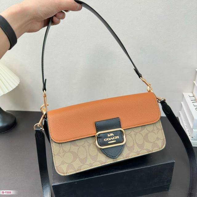 配折叠盒 蔻驰coach 新品法棍包 Morgancoach新品持续上新~ 全新法棍包系列 Morgan来了！ 复古感和时髦感子一体~配有长短两条肩带哦 手袋可