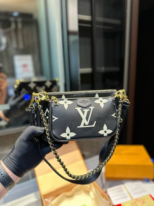 礼盒包装 Lv Multi Pochette三合一麻将包 Lv三件套麻将包 柔软的monogram面料+纯钢五金一包四用。可当钥匙包。小容量零钱包、大容量麻将包