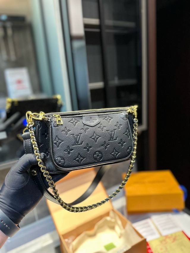 礼盒包装 Lv Multi Pochette三合一麻将包 Lv三件套麻将包 柔软的monogram面料+纯钢五金一包四用。可当钥匙包。小容量零钱包、大容量麻将包