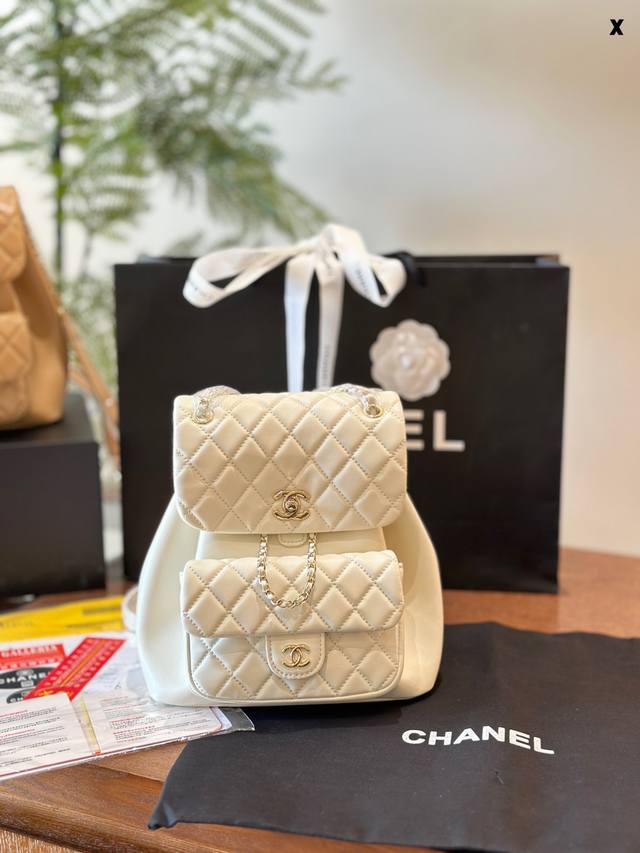 Chanel24P Duma双肩包 Newchane1 24P春夏新色 全新duma大号背包 一眼就爱上的双肩链条duma书包，易打理更耐造 容量方面很感人，日