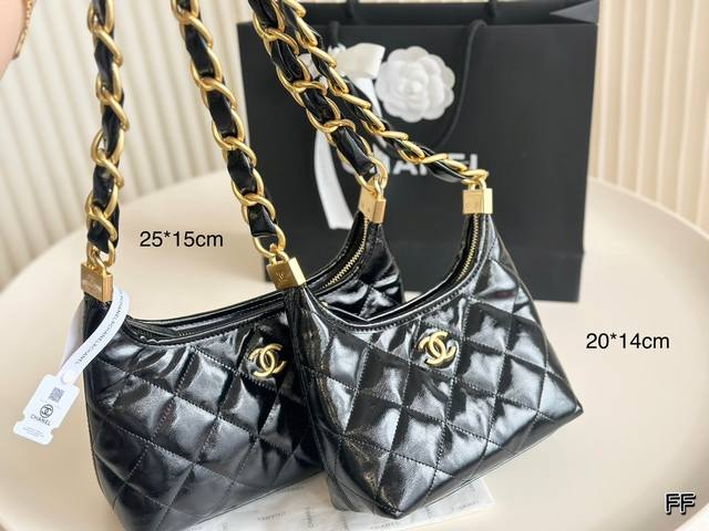 折叠盒 Chanel 24 Ahobo Rimowa Essential21 登机箱磨砂黑到手啦！Chanel 24A 黑金 Hobo 包包看着挺重，可上身却异