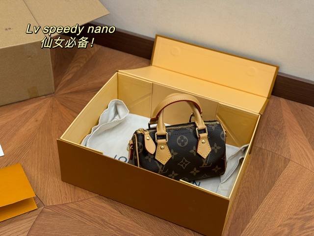 新款 配折叠盒飞机盒 Size：16*12Cm Lv Speedy Nano 代购渠道 台湾客定老花+五金+黄皮 肩带可以拆卸和调节长短哦！