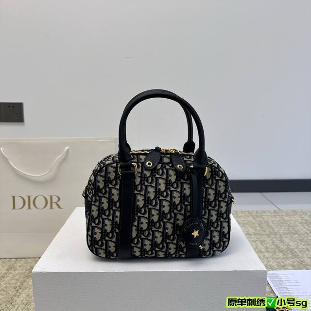 折叠盒 Size：25.17Cm Dior 新款保龄球包