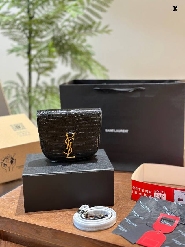 Saint Laurent圣罗兰 Saint Laurent圣罗兰ysl Kaia小牛皮金扣斜挎单肩包迷你黑色外观颜值 皮质细腻，手感好，包型可爱，大小正合适非