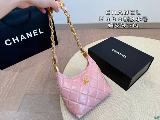 小号 香奈儿chanel Hobo 嬉皮腋下包 这款觉得手拎就很好看 配休闲装很酷啊！ 实物很漂亮 质感超级棒 尺寸：小号20 15