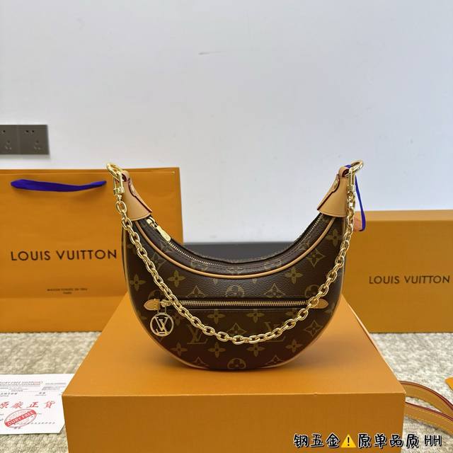 全套包装 Lv月牙包、豌豆包最火款 Size：25Cm L家 月亮包 Loop 去年就超级火， 可真的有它火的道理呀！ 真真香！真真香 手提斜挎腋下 Get多种