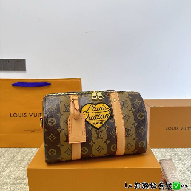 折叠盒 Lv Keepall 新品枕头包 简直长在我的心头。 男女同款！！！！ 男盆友的新包 尺寸27.13.17