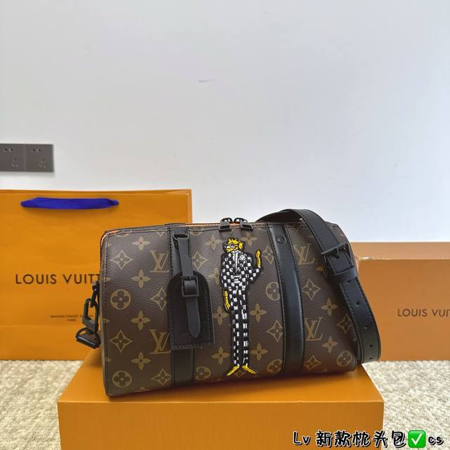 折叠盒 Lv Keepall 新品枕头包 简直长在我的心头。 男女同款！！！！ 男盆友的新包 尺寸27.13.17