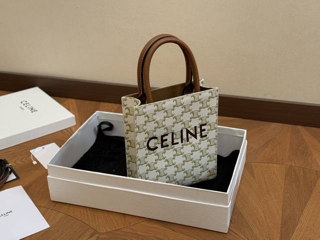 配盒 尺寸：17*21Cm Celine 迷你购物袋 配牛皮 赛琳容量 耐看耐用 超级大气的一款！