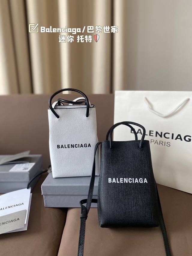 Balenciaga 巴黎世家 迷你 托特包 专柜限量上市 娱乐周刊主推款～ 超正点黑白 原版里布 高端时尚 潮爆全球潮范儿们跟上脚步吧 喜欢的抓紧自留啦 男女