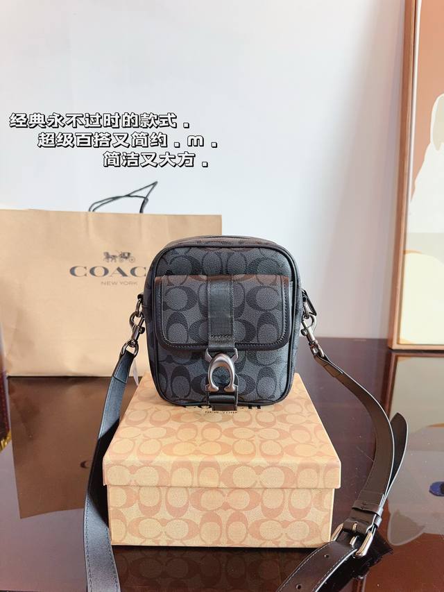 配礼盒 Coach蔻驰 新品 相机包系列 一经问世便是巅峰之作klare25延续多年畅销的kay 相机包身轻便是它的独特之处。 百搭且经典不过时，整个就是时尚又